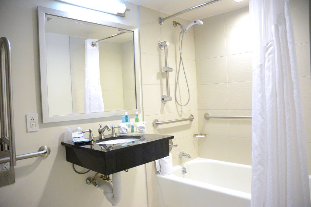 Holiday Inn Express Stamford, An Ihg Hotel ภายนอก รูปภาพ